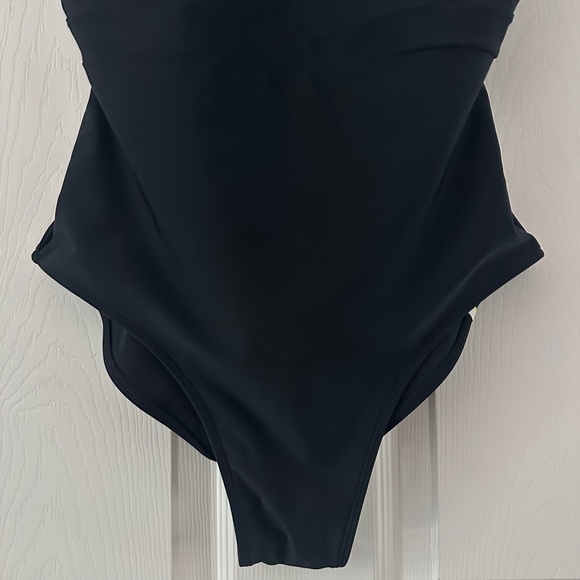Summersalt The Ruffle Backflip One Piece Swimsuit Black Women's Size 6 - Picture 5 of 13